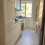 Lys Og Komfortabel Taet Pa Amager Metrostation