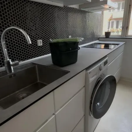 Lys Og Komfortabel Taet Pa Amager Metrostation *