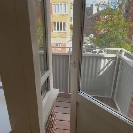 شقة Lys Og Komfortabel Taet Pa Amager Metrostation كوبنهاجن