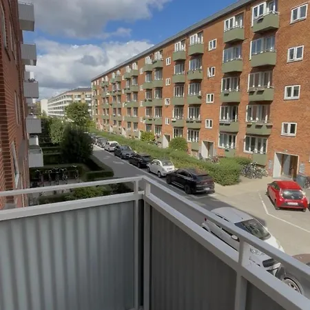 Lys Og Komfortabel Taet Pa Amager Metrostation شقة *