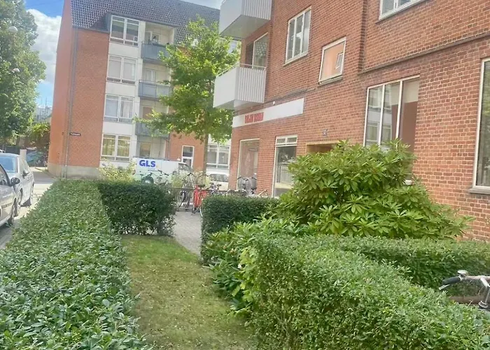 Lys Og Komfortabel Taet Pa Amager Metrostation *