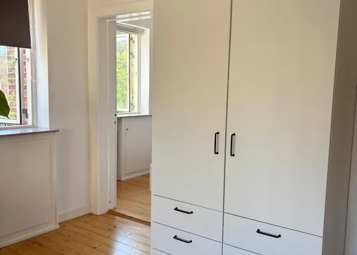 Lys Og Komfortabel Taet Pa Amager Metrostation