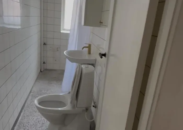 Lys Og Komfortabel Taet Pa Amager Metrostation Koppenhága