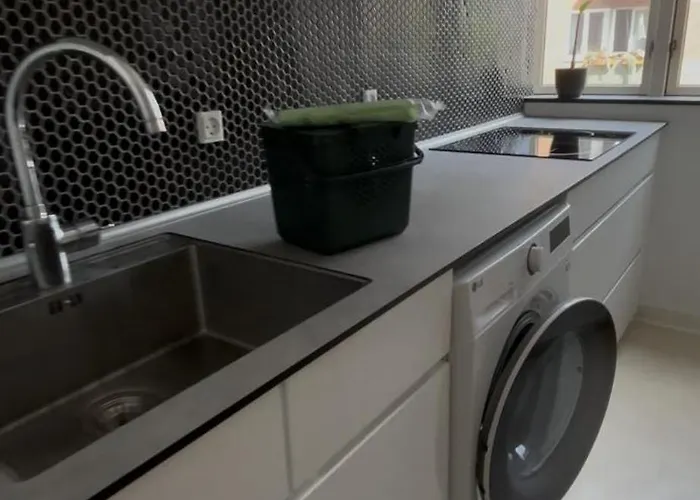 Lys Og Komfortabel Taet Pa Amager Metrostation *